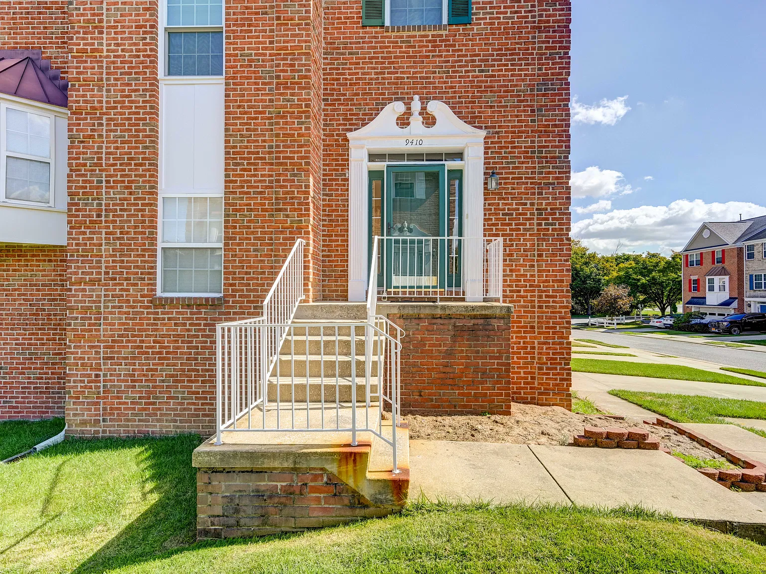 3 bed, 2366 sqft, $3,200 — Photo 3