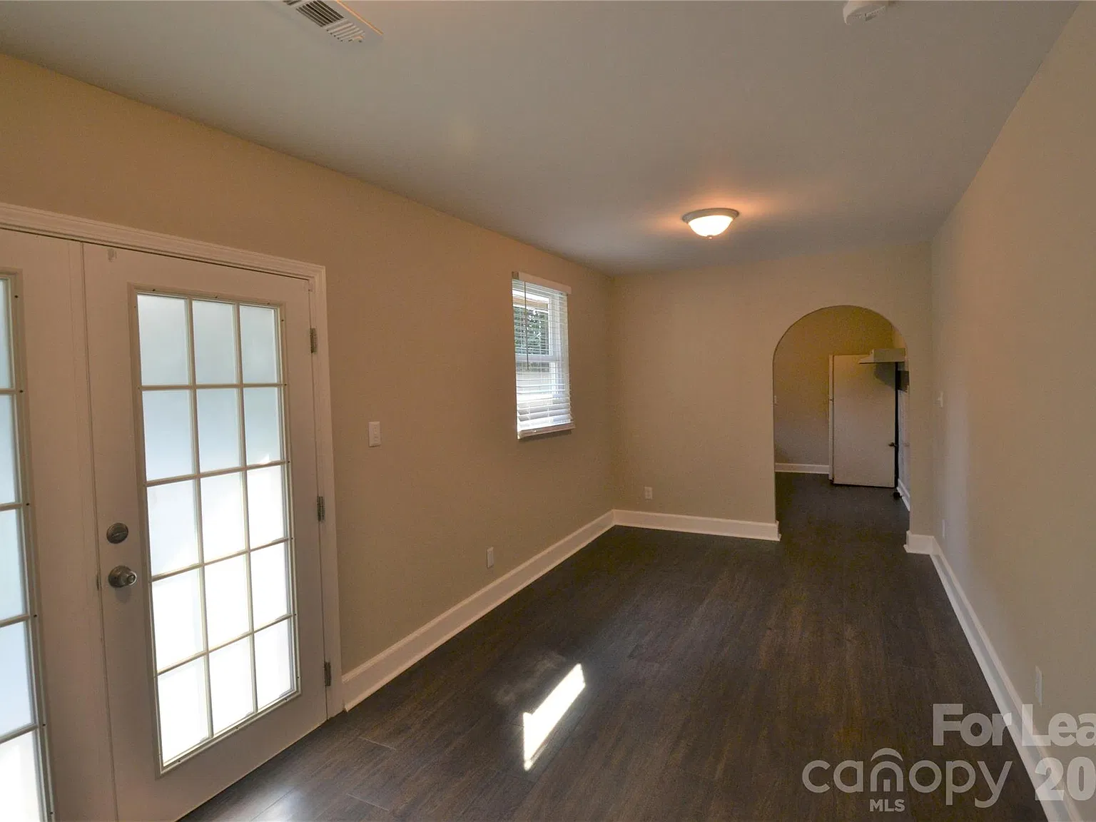 2 bed, 1.0 bath, 1050 sqft, $1,300 — Photo 3