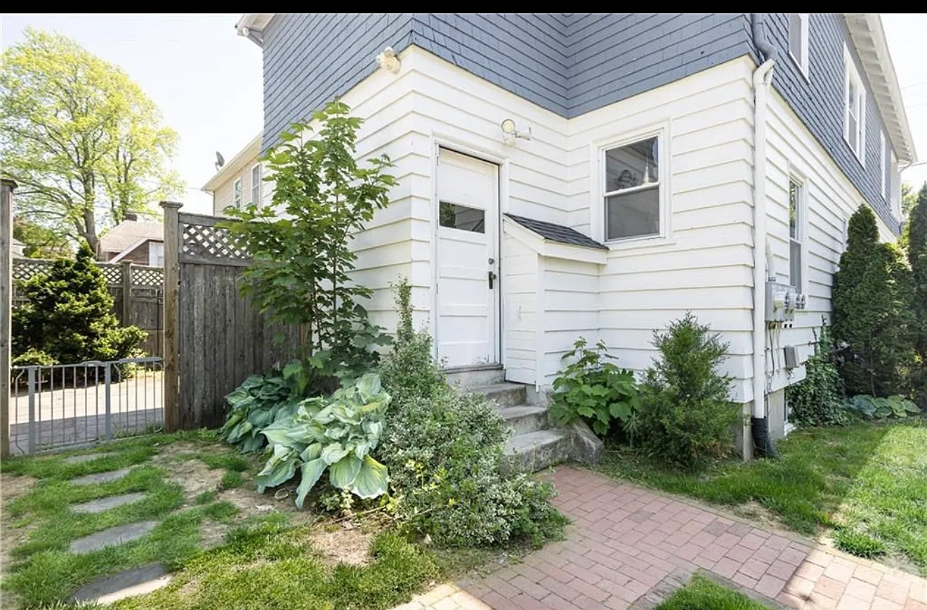 Bedlow Ave, Newport — Photo 2