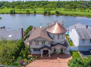 2806 Clubhouse Rd, Merrick, NY 11566