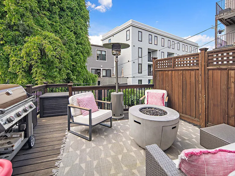 28 Emerson St — Photo 2