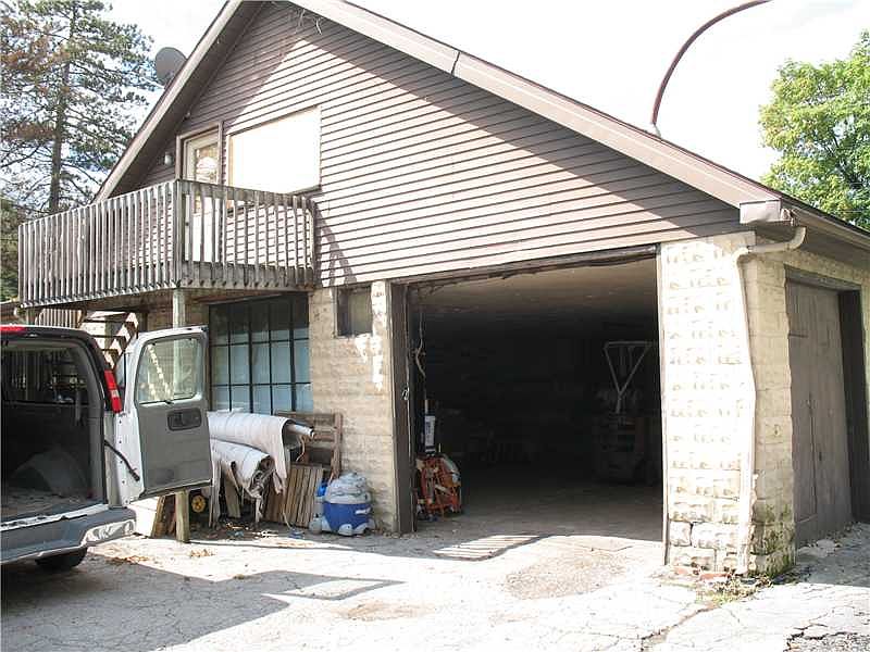 2nd image of 3760-3762 Saxonburg Blvd