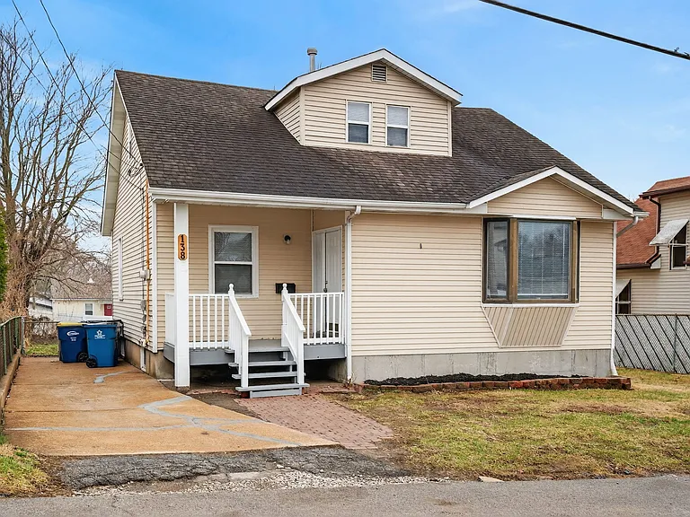 138 W Loretta Ave — Photo 2