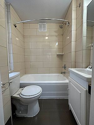 3rd image of 134 W 58th St APT 705