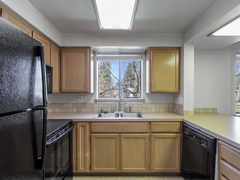 Walnut Court — Photo 2