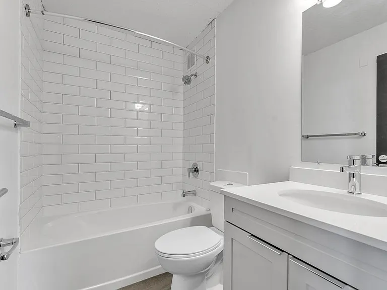 175 Park St — Photo 15