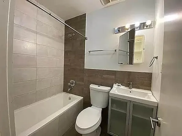 848 Madison Street image 7 of 10