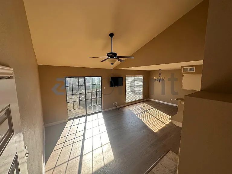 334 W Harwood Rd #A — Photo 8