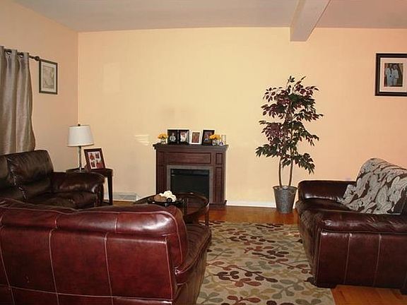 3rd image of 76 Leif Blvd #76