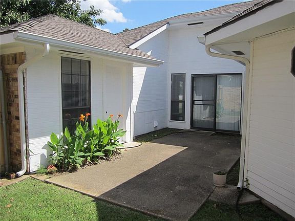 3rd image of 2831 Hickory Bend Dr