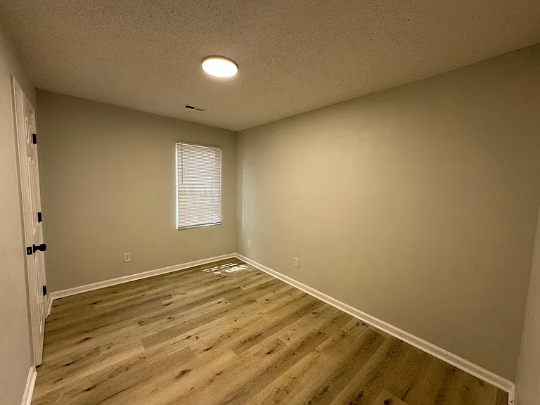 2109 Albany St — Photo 18