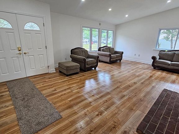 5th image of 18 Edgeview Ln
