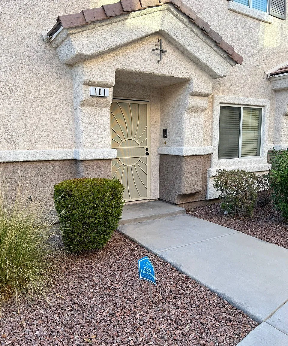 2 bed, 1210 sqft, $1,725 — Photo 1