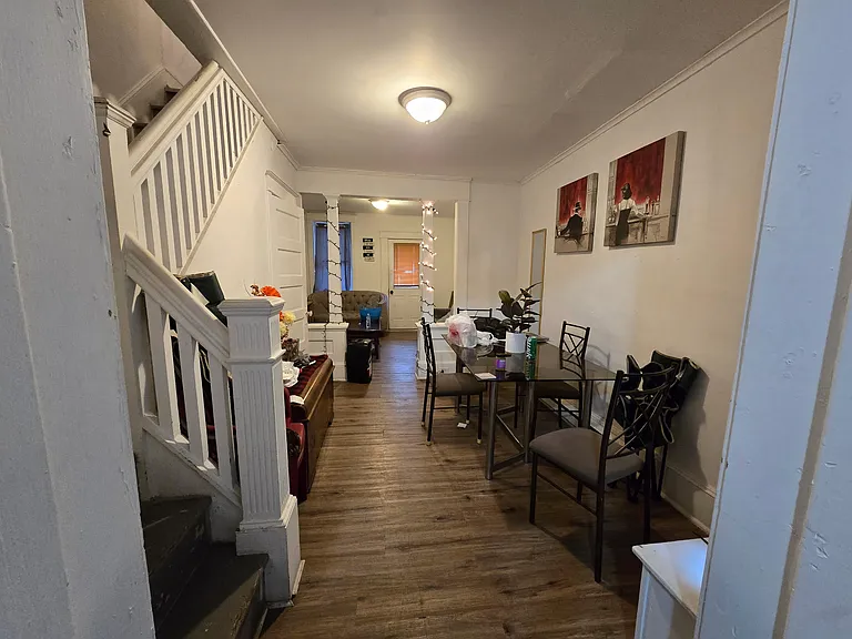 735 W Race St — Photo 4