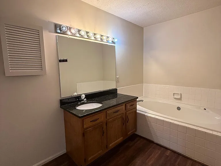 105 W Park Dr — Photo 11