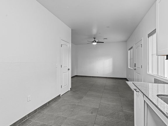 4th image of 521 E Mission Ln #4