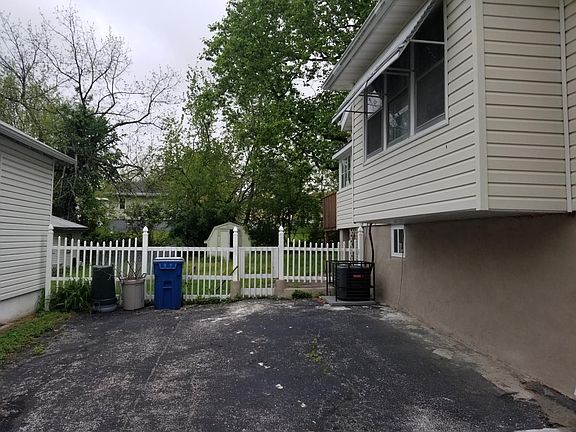 3rd image of 8235 Flora Ave