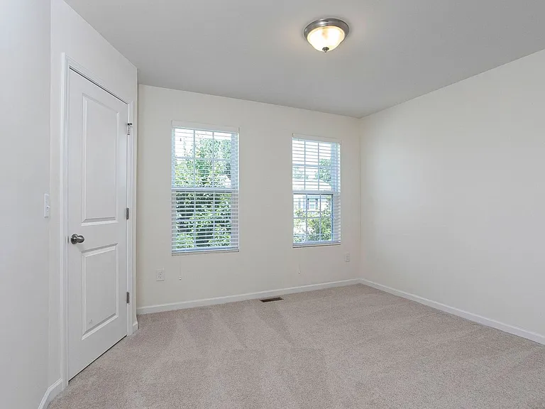 427 Stapleford Ln — Photo 15