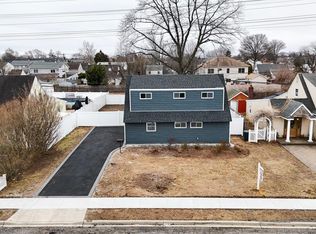 12 Meridian Rd, Levittown, NY 11756