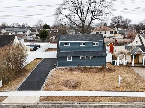 12 Meridian Road, Levittown, NY 11756