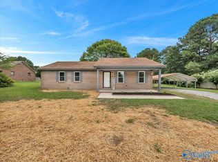 1042 Rock Spring Rd, Hartselle, AL 35640