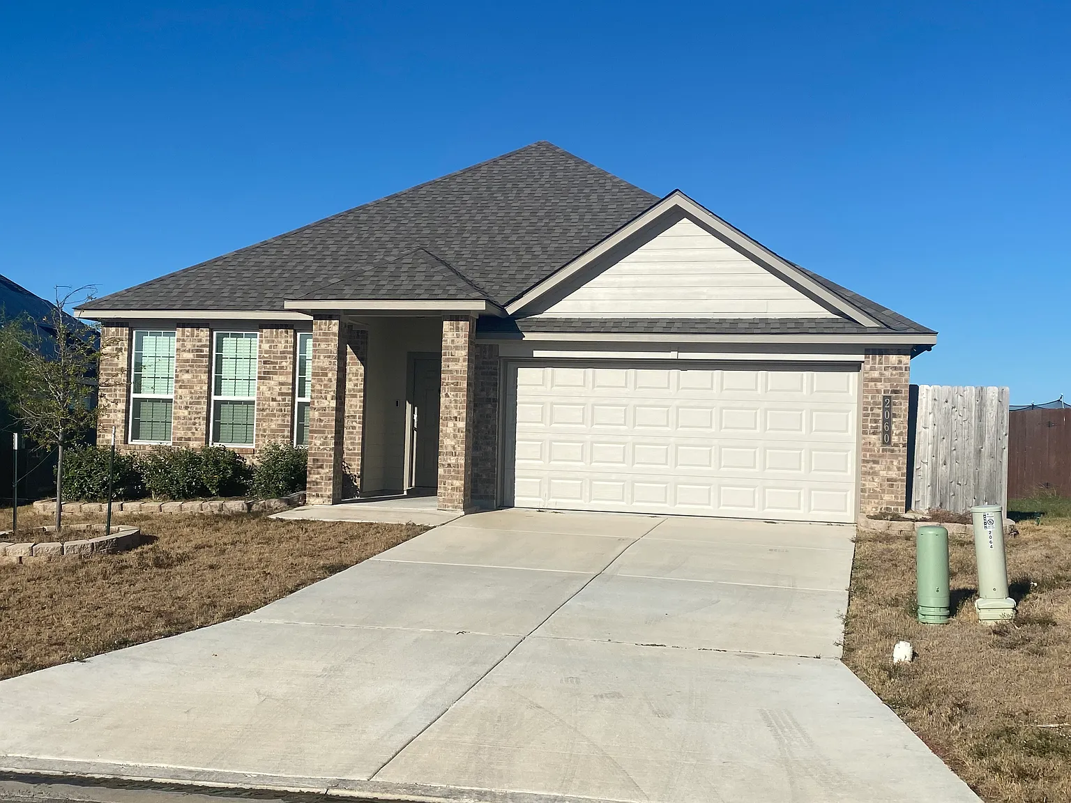 2060 Dade Loop — Photo 1