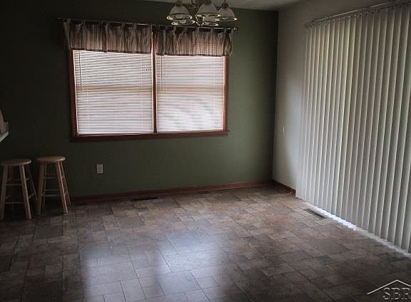 5th image of 769 Andrew Dr