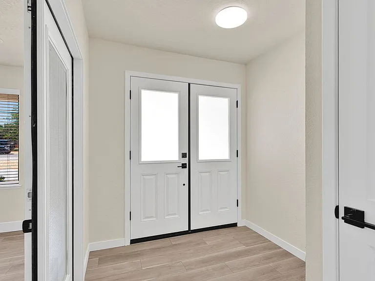 15262 El Centro Rd — Photo 4