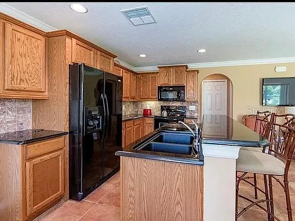 3 bed, 2.0 bath, 1405 sqft, $2,100 — Photo 3