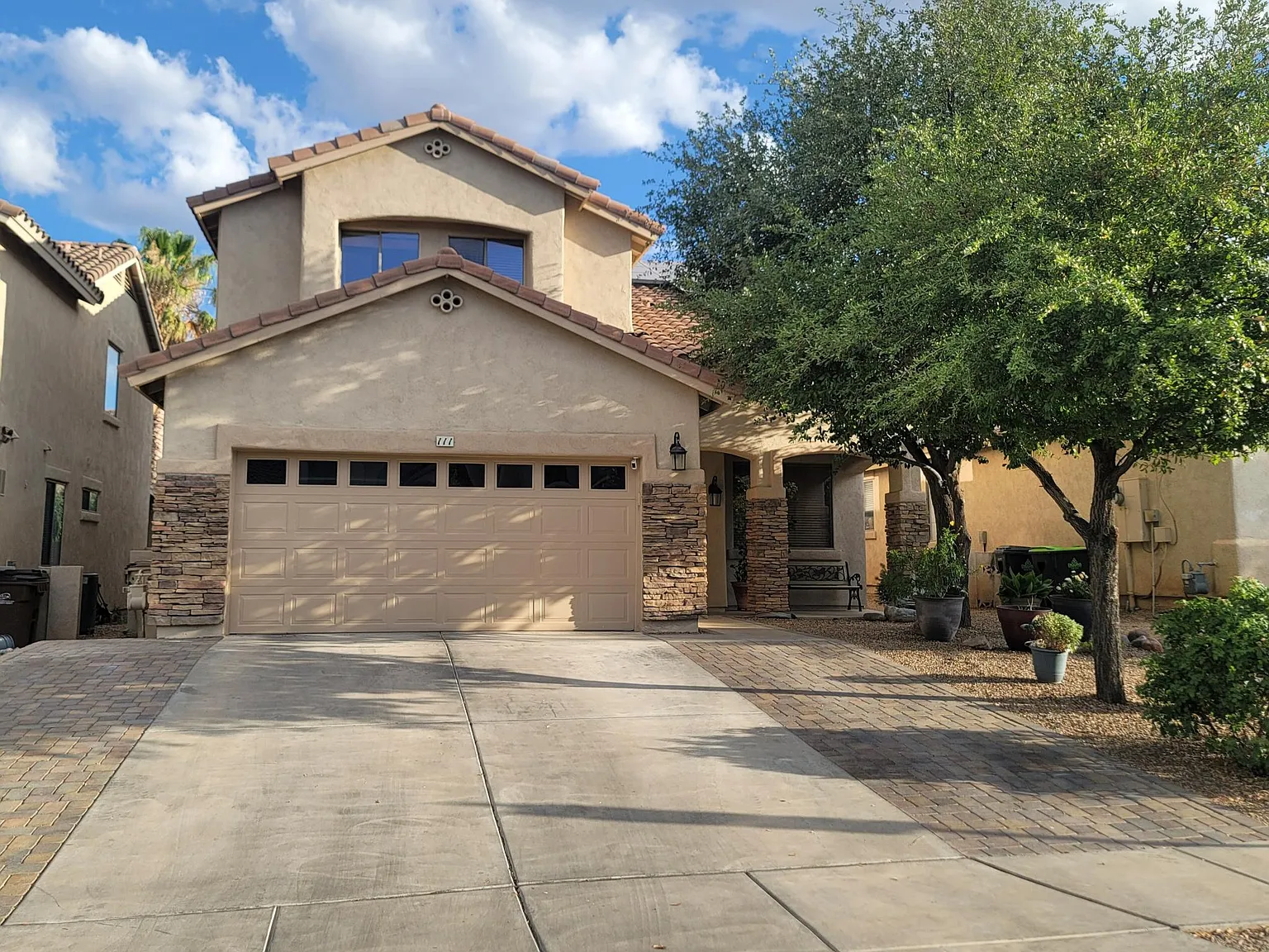 4 bed, 2300 sqft, $2,550 — Photo 2
