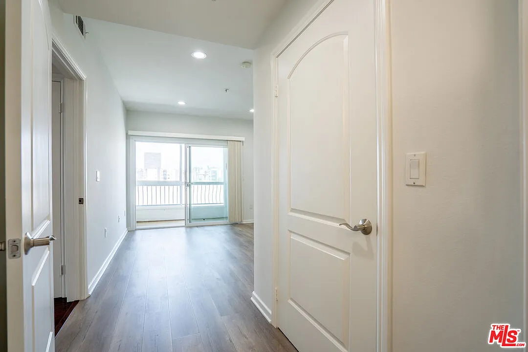 3 bed, 2.0 bath, 1340 sqft, $3,495 — Photo 2