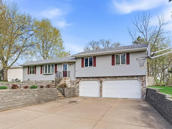 13 E Golden Lake Rd, Circle Pines, MN 55014