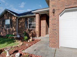 823 S Southgate Dr, Nixa, MO 65714