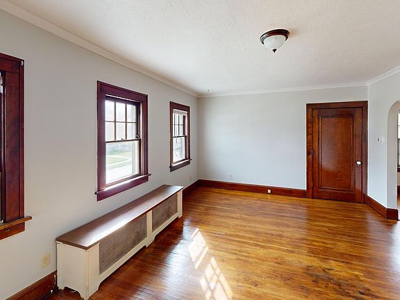 3rd image of 812 Alvison Rd