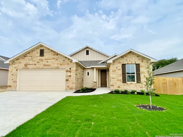 209 Iron Gate, Pleasanton, TX 78064