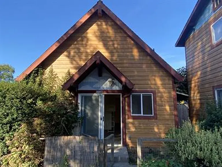 1213 Spear Ave — Photo 11