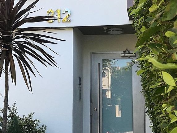 4th image of 810 N Croft Ave #101