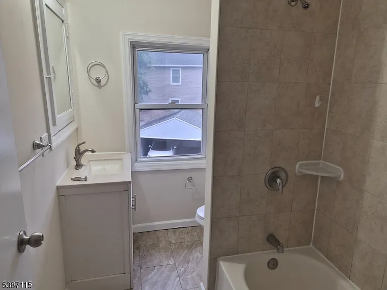 510 E 7th St #2 — Photo 6