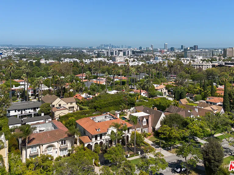 520 N Palm Dr — Photo 45