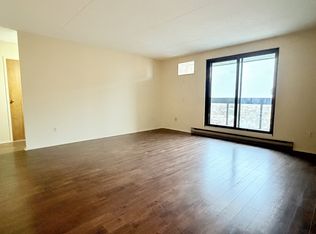 1653 Ouellette Ave #905, Windsor, ON N8X 4W8