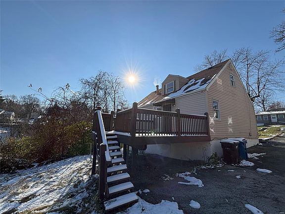 3rd image of 220 N Harvey Ave