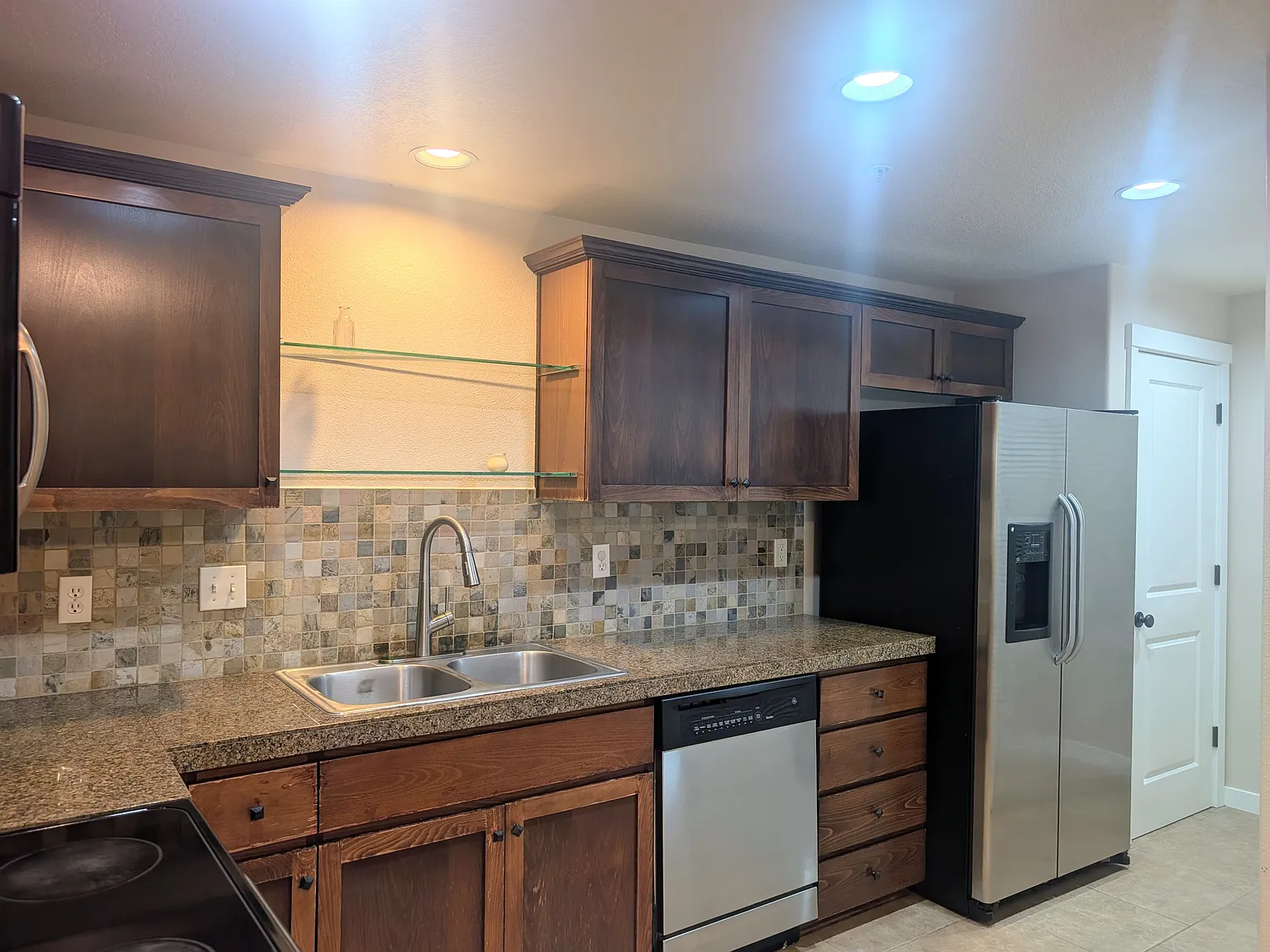 643 NE Adwick Dr — Photo 4