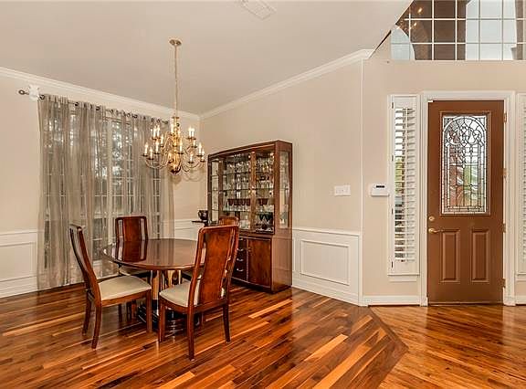 3rd image of 1905 Valley View Dr