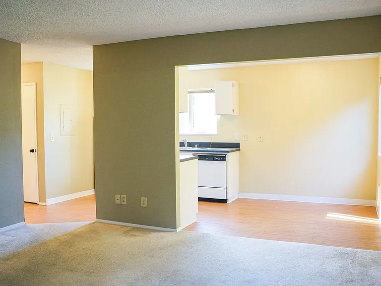 3705 SE 35th Pl #18 — Photo 5