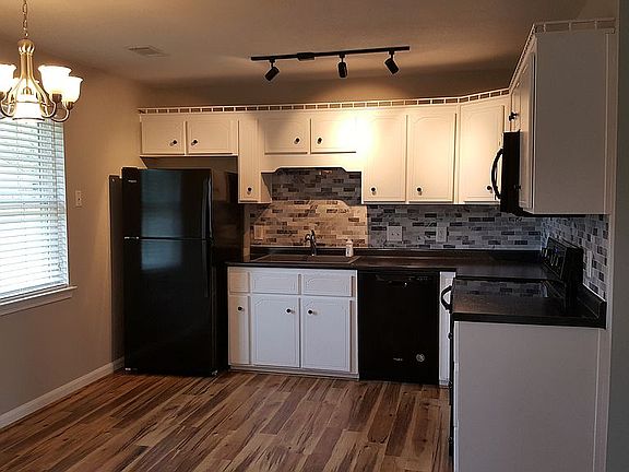 Eat-in kitchen