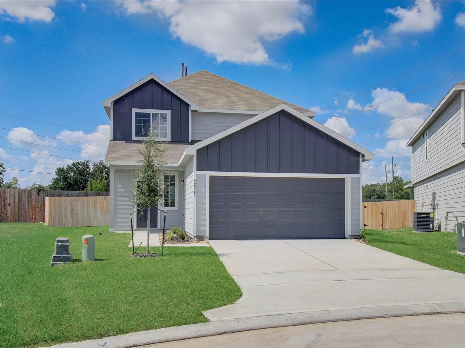 4 bed, 2.5 bath, 2100 sqft, $2,200 — Photo 1