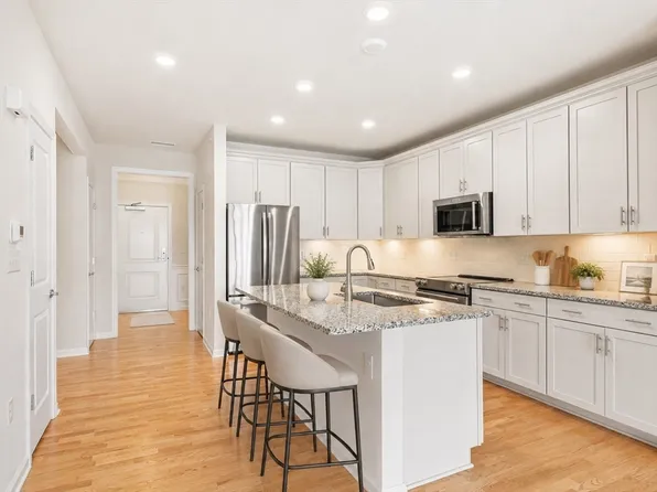 250 Martins Lndg #409, North Reading, MA 01864