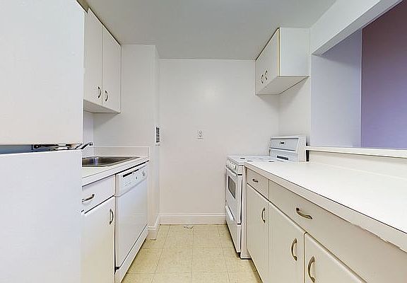 3rd image of 1 Astor Pl APT 3A