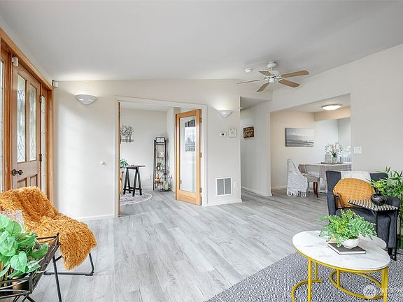 4th image of 2604 NE 7th Street