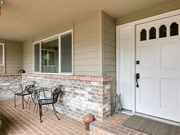 3rd image of 745 NE Cambrey Ct